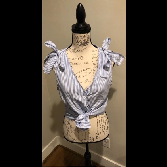 CBR women’s blue & white stripe bow sleeveless button up top. - Picture 7 of 8